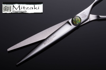 Handwerkskunst: MITZAKI-Niiyac (in 5.0, 5.5 oder 6.0 Zoll) ,federleichte ERGOFORM, PREMIUM semikonvex Hohlschliff, perfekte Scliceschere, mit hochwertigem Edelstein als Einstellschraube